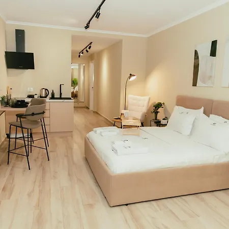 Luxury With Bath - The Nest * טיראנה