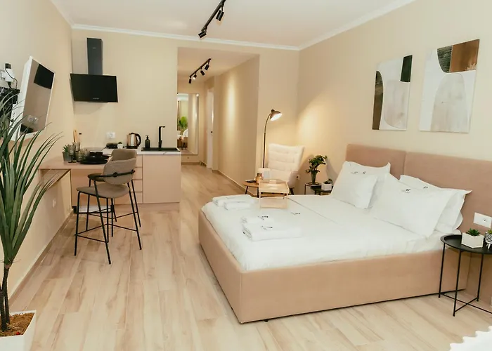 Luxury With Bath - The Nest * טיראנה