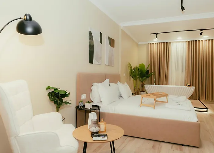 Luxury With Bath - The Nest דירה