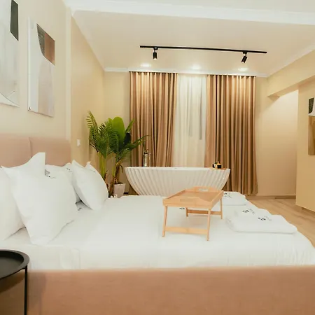 Luxury With Bath - The Nest * 티라나