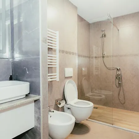 Luxury With Bath - The Nest דירה טיראנה
