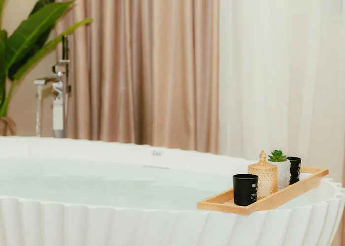Luxury With Bath - The Nest Appartamento Tirana